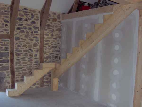  Les clés pour réussir l'installation d'un escalier en bois chez vous