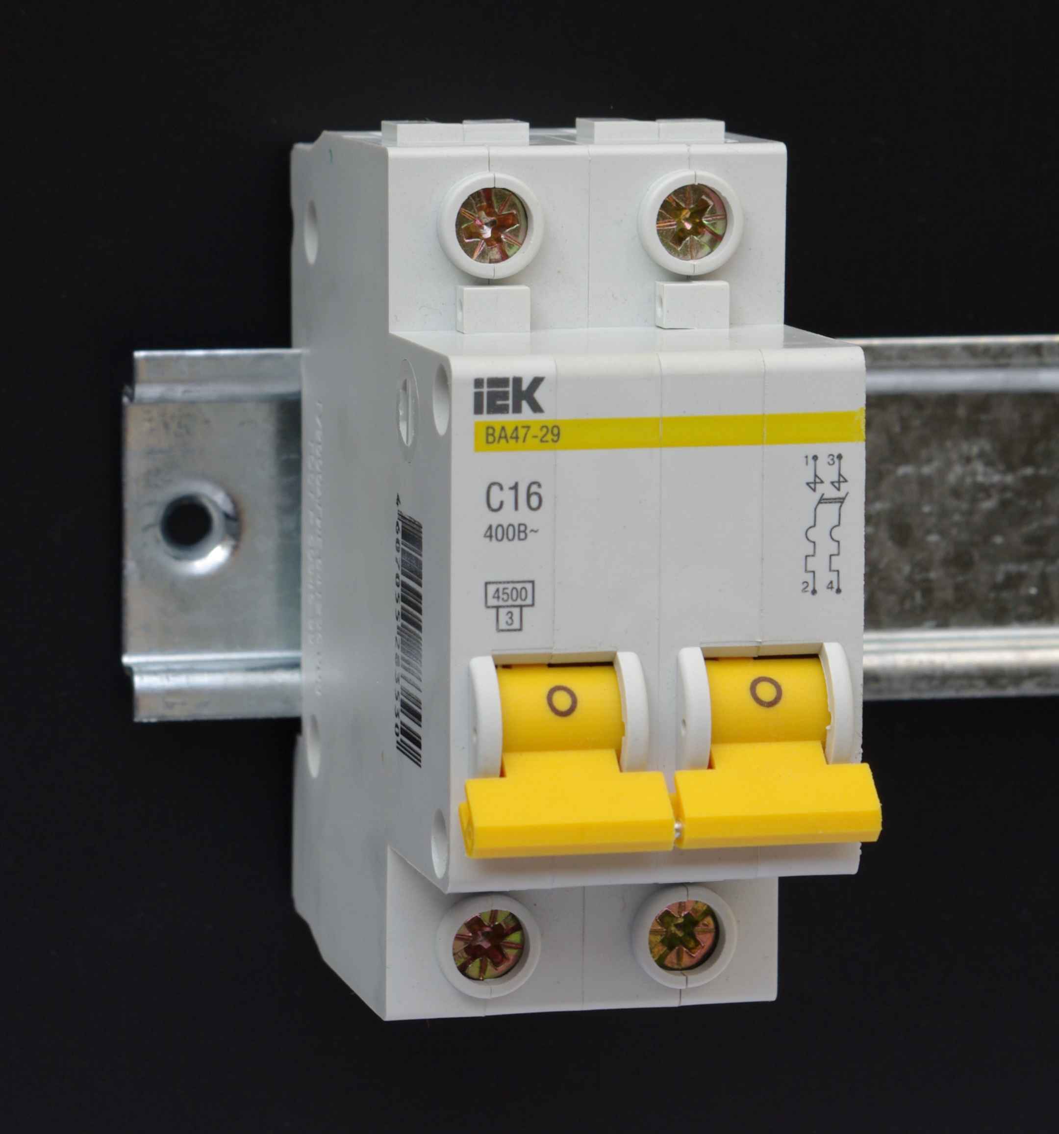 Cablage des disjoncteurs et courants faibles : guide complet pour une installation électrique sûre et performante
