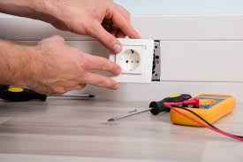 Guide complet pour réparer une prise électrique défectueuse et retrouver une sécurité optimale