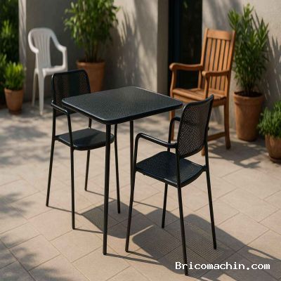 Mobilier en métal : quels avantages face au plastique ou au bois ?